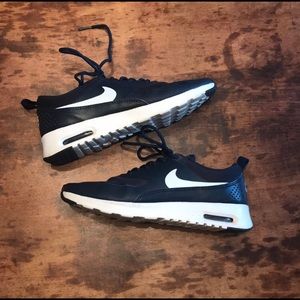 Nike Thea Airmax Women’s 7.5